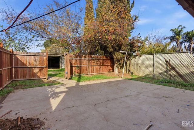 2930 Potomac Avenue, Bakersfield, CA 93307