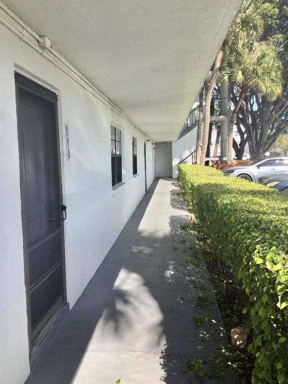 9233 SW 8th Street 110, Boca Raton, FL 33428