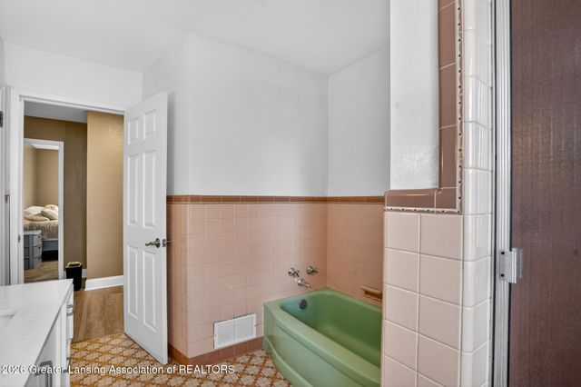 437 S Verlinden Avenue, Lansing, MI 48915