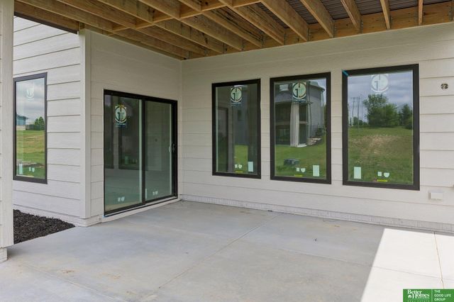 3310 S 212th Street, Elkhorn, NE 68022