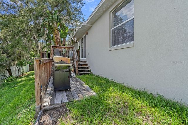 225 W OSCEOLA STREET, Clermont, FL 34711