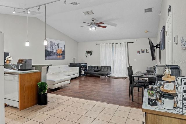 225 W OSCEOLA STREET, Clermont, FL 34711