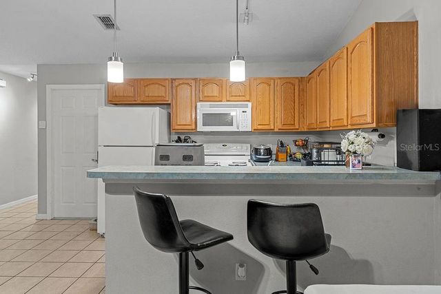 225 W OSCEOLA STREET, Clermont, FL 34711