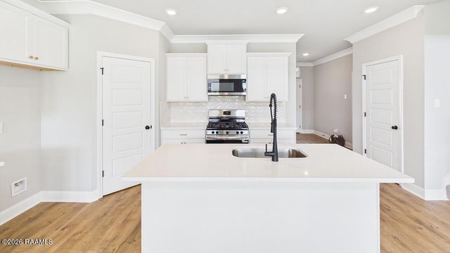 111 Belle Lake Drive, Lafayette, LA 70506