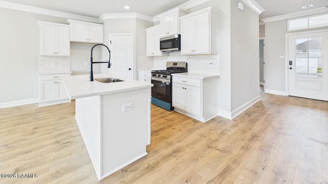 111 Belle Lake Drive, Lafayette, LA 70506