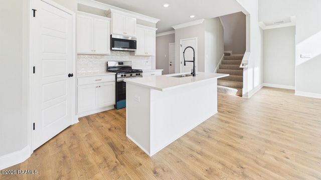 111 Belle Lake Drive, Lafayette, LA 70506