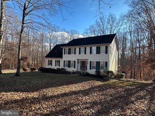 57 HOLLY BERRY RD, Fredericksburg, VA 22406