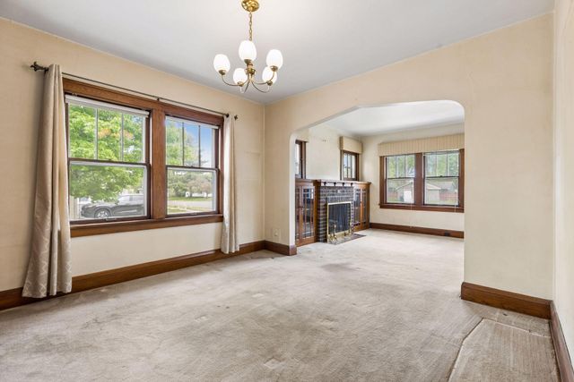814 62nd Avenue N, Brooklyn Center, MN 55430