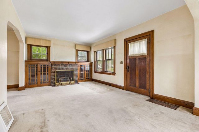 814 62nd Avenue N, Brooklyn Center, MN 55430