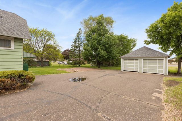 814 62nd Avenue N, Brooklyn Center, MN 55430