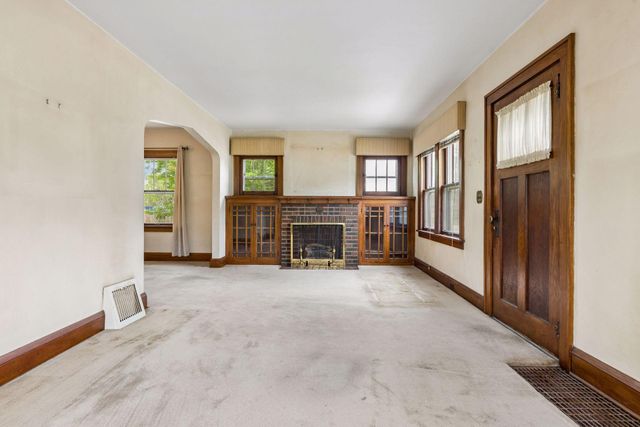 814 62nd Avenue N, Brooklyn Center, MN 55430
