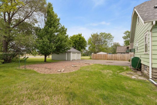 814 62nd Avenue N, Brooklyn Center, MN 55430