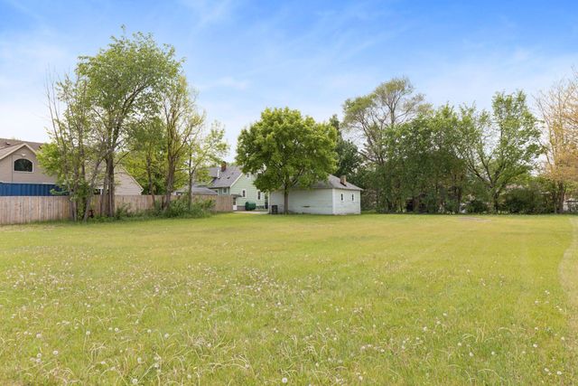 814 62nd Avenue N, Brooklyn Center, MN 55430