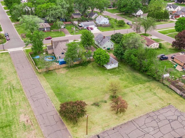 814 62nd Avenue N, Brooklyn Center, MN 55430