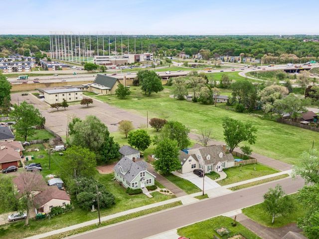 814 62nd Avenue N, Brooklyn Center, MN 55430