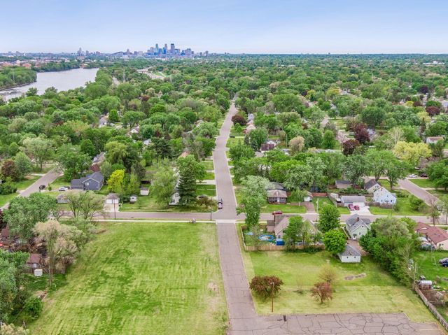 814 62nd Avenue N, Brooklyn Center, MN 55430