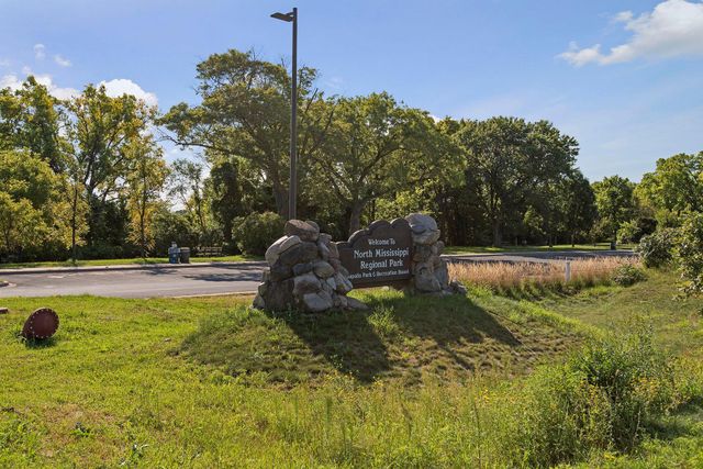 814 62nd Avenue N, Brooklyn Center, MN 55430