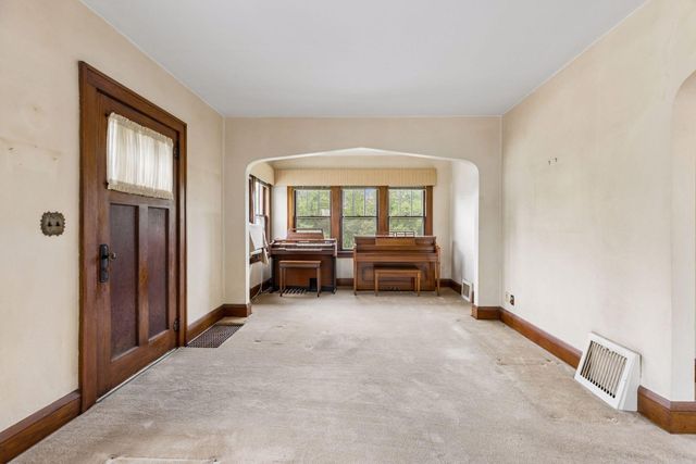 814 62nd Avenue N, Brooklyn Center, MN 55430