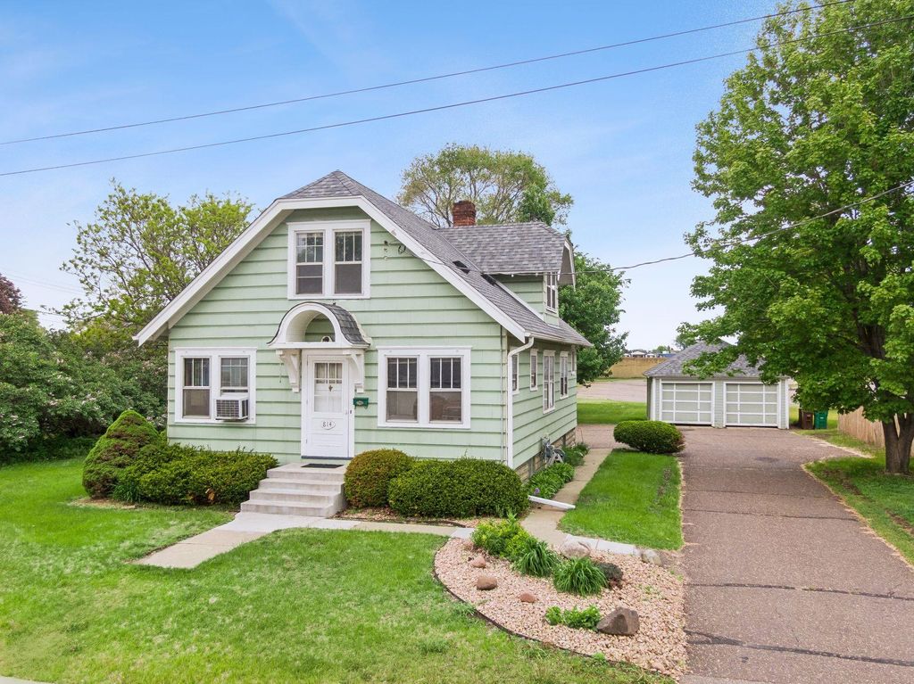 814 62nd Avenue N, Brooklyn Center, MN 55430