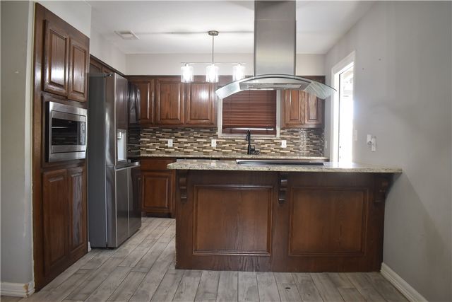 985 Ribbon Tail St, Corpus Christi, TX 78418