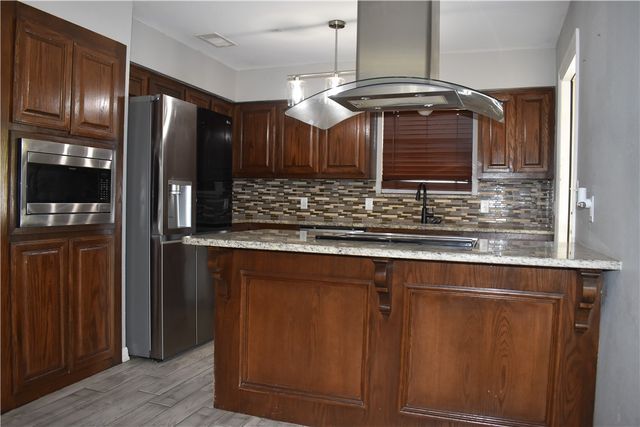 985 Ribbon Tail St, Corpus Christi, TX 78418