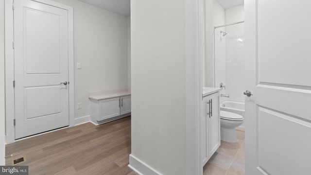 8281 COLLING MANOR CT, Alexandria, VA 22308