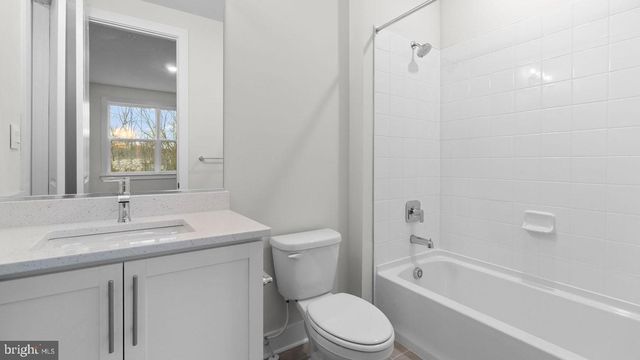 8281 COLLING MANOR CT, Alexandria, VA 22308