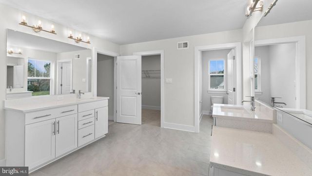 8281 COLLING MANOR CT, Alexandria, VA 22308