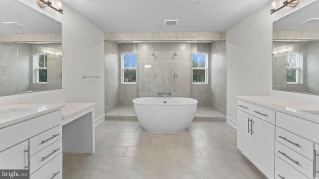 8281 COLLING MANOR CT, Alexandria, VA 22308