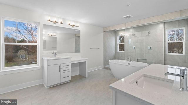 8281 COLLING MANOR CT, Alexandria, VA 22308