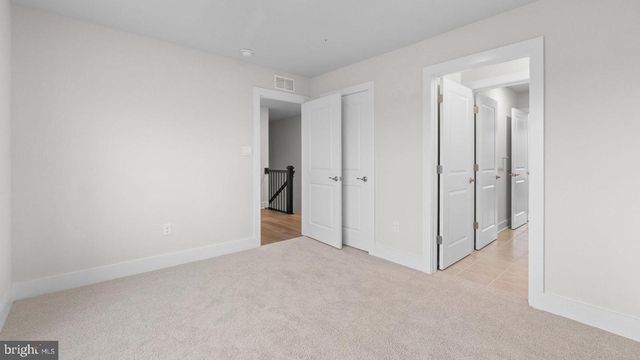 8281 COLLING MANOR CT, Alexandria, VA 22308