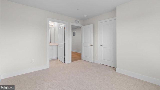 8281 COLLING MANOR CT, Alexandria, VA 22308