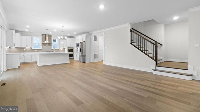 8281 COLLING MANOR CT, Alexandria, VA 22308