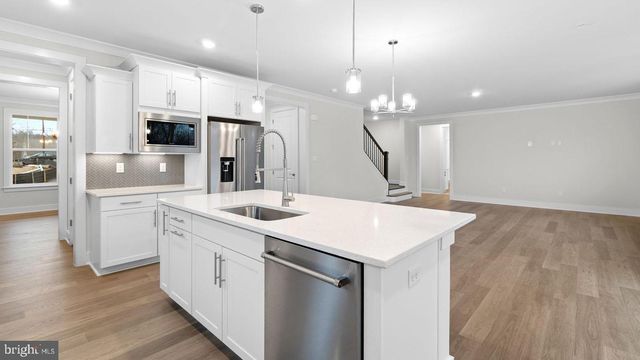 8281 COLLING MANOR CT, Alexandria, VA 22308