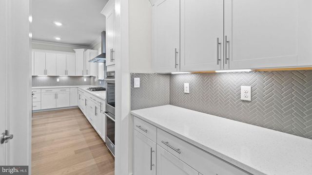 8281 COLLING MANOR CT, Alexandria, VA 22308