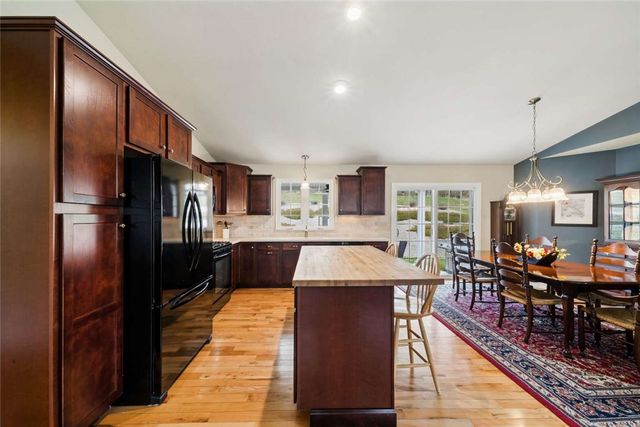 1040 Red Tail Hollow, N Franklin Twp, PA 15301