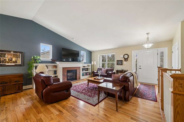 1040 Red Tail Hollow, N Franklin Twp, PA 15301