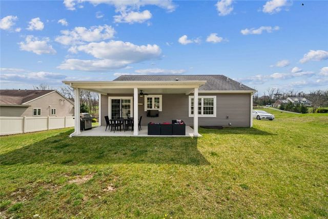 1040 Red Tail Hollow, N Franklin Twp, PA 15301