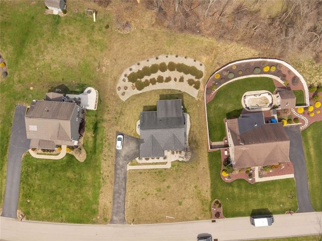 1040 Red Tail Hollow, N Franklin Twp, PA 15301