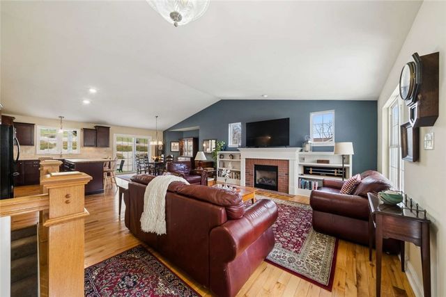 1040 Red Tail Hollow, N Franklin Twp, PA 15301