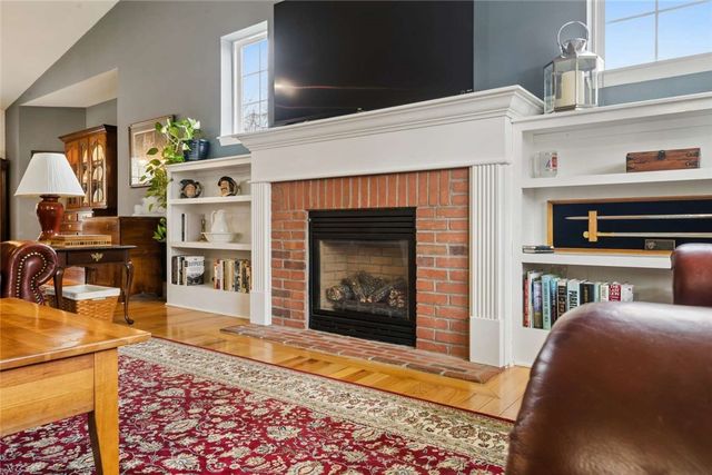 1040 Red Tail Hollow, N Franklin Twp, PA 15301