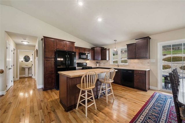 1040 Red Tail Hollow, N Franklin Twp, PA 15301