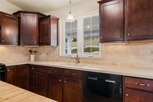 1040 Red Tail Hollow, N Franklin Twp, PA 15301