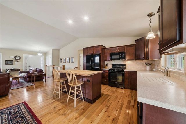 1040 Red Tail Hollow, N Franklin Twp, PA 15301