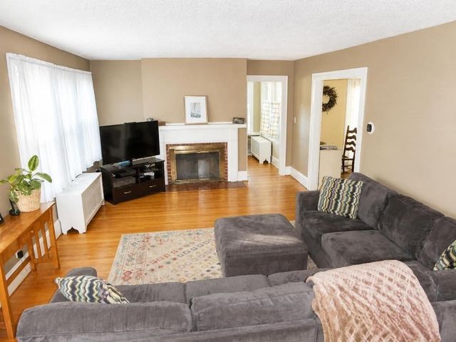 29 Rogers Ave, West Springfield, MA 01089