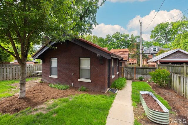 6922 Kingsbury Boulevard, University City, MO 63130