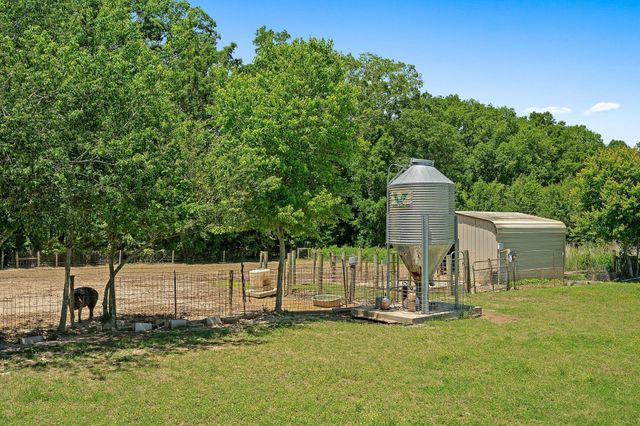 285 Harmony Ln, Smithville, TN 37166