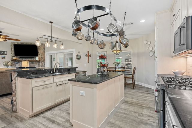 285 Harmony Ln, Smithville, TN 37166