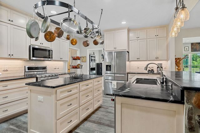 285 Harmony Ln, Smithville, TN 37166