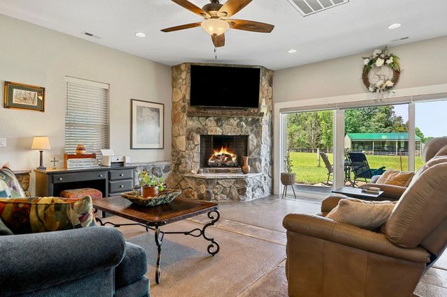 285 Harmony Ln, Smithville, TN 37166